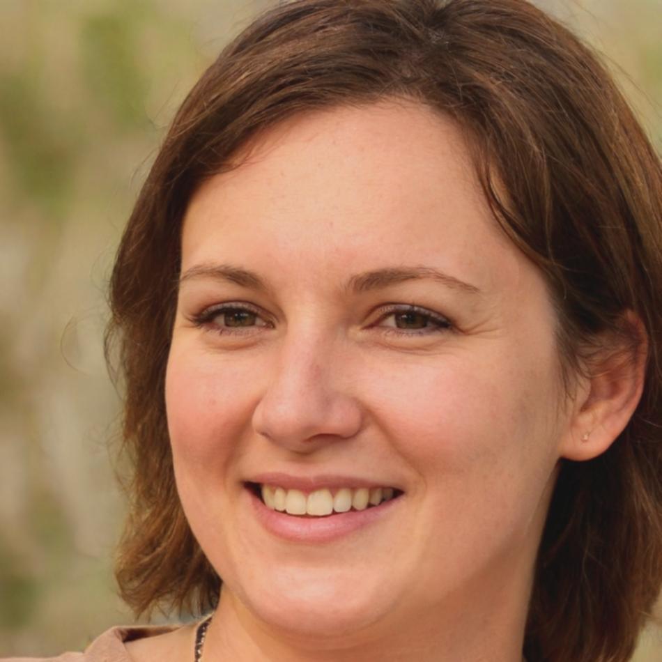 Instructor Liesl Naidoo presenting analytics fundamentals